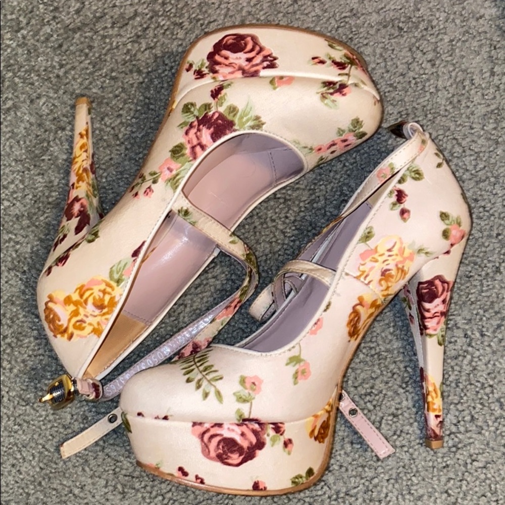 Rose pattern high heels